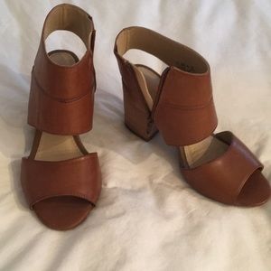 Hush Puppies heeled sandal size 7.5